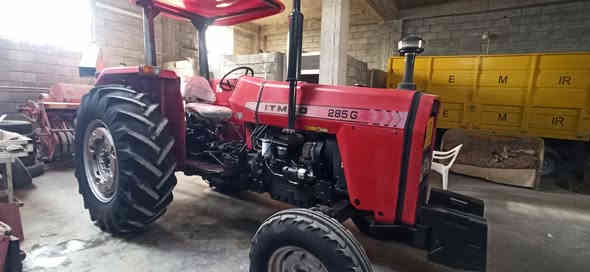 تراکتۆر2012
ئێرانی زۆرجوانە و بێعەیبە 
گێرومەکینەی بێعەیبە
هەیکەلی جوانە تایەی شەریکەیە  کاڵبونەوەی نیە لاشەی بۆیاخی شەریکەیە زۆرجوان ماوەتەوە بس کاسکێتی گۆراوە باقی کرانەوەی نیە
***********
***********
