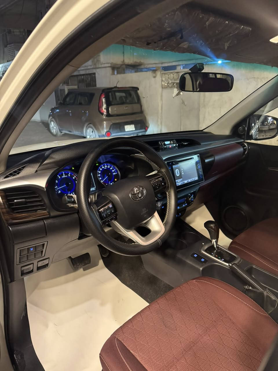 سلام عليكم
تيوتا هايلوكس 2020 كويتيه ماشيه74 سياره جديده مكفوله كفاله عامه حتى الدعاميات عدا بارد اقل من شبر بالباب موصفاتها معروفه رقم بغداد تحويل ثاني يوم 
مكاني بغداد 
ساحه عدن 
***********
