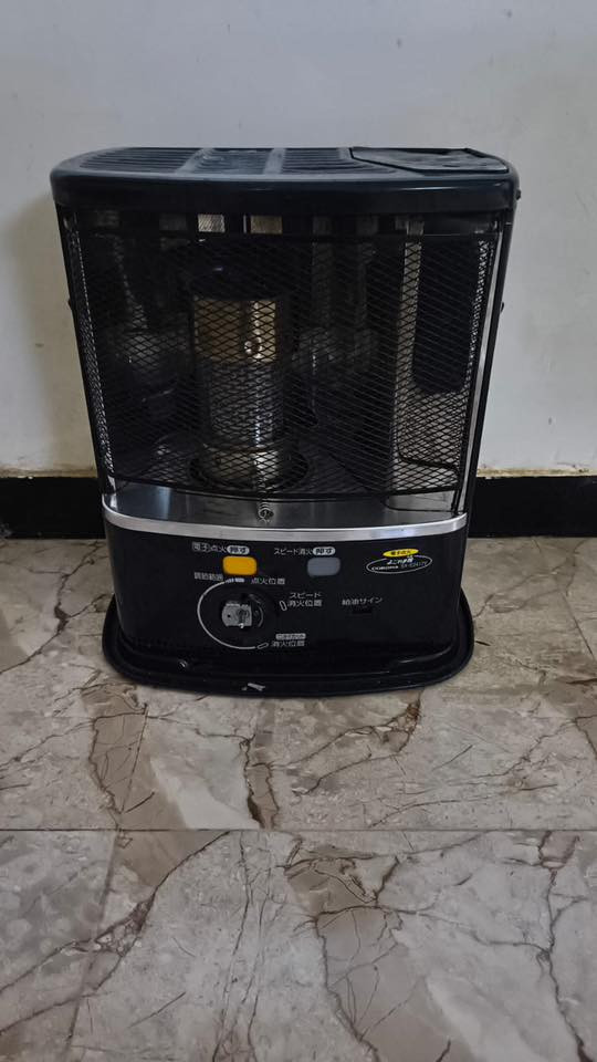 ابيعهم كلهم شلع
كاونتر 3 قطع 
طباخ 5 عيون فرن شغال 
سيت طبلات جديد صار اقل شهر ماخذو
ميز بلازمة جديد صار اقل شهر ماخذو 
صوبة نفطية ياباني 
بلازمة 
ثلاجة حجم كبير حديث نصيفة 
راوتر مع يوبي اس نضيف السبت مشتريهم
تخم جديد 6 قطع
للستفسار 
‭0788 237 7791
