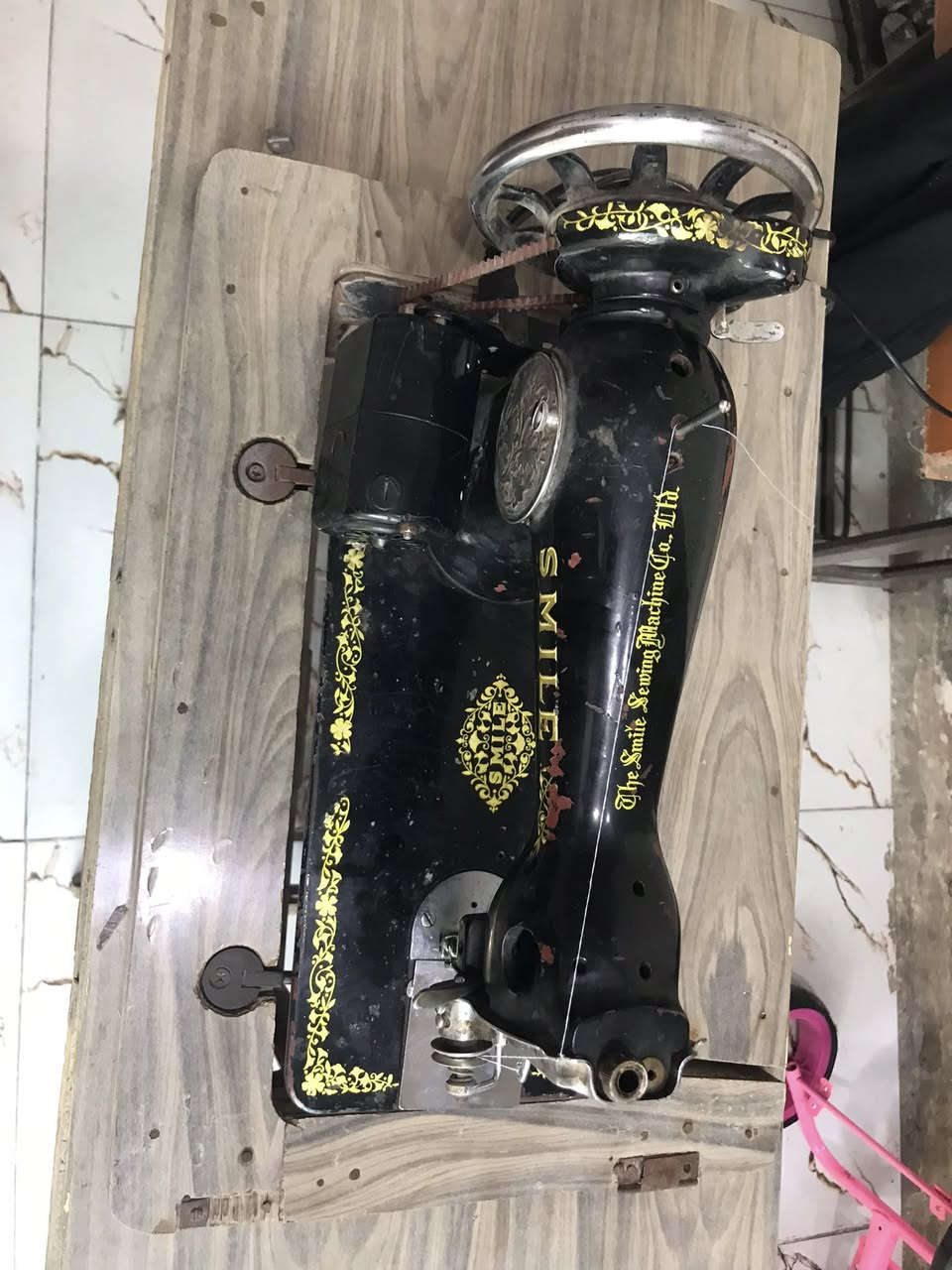 مكينة خياطة اصلية ياباني شغالة على الفحص مكينة وماطور ودواسة وميز السعر ٦٥ وبيه مجال المكان نجف حي ميسان ***********
