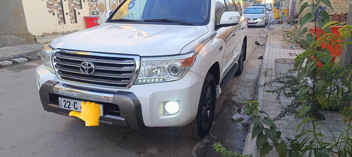 سلام عليكم عندي دعاميات خلفية وامامية معه بكلايتات الخلفيه معه المازدات الامامية للبيع يرهم من مديل 8 لل2015 سعر 600  متوفر واتساب فقط ***********
