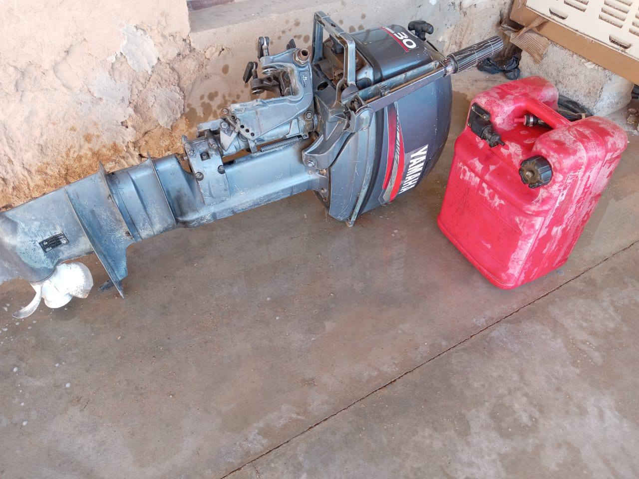 السلام عليكم مكلف بلنشر مكينة للبيع  30حصان  ياماهه نظافه فول السعر مناسب للستفسار الأتصال علا الرقم ***********
