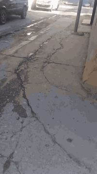 السلام عليكم بيت للبيع مساحه 75 متر سند ملك صرف في منطقه صناعه القديمه اليابسات قرب مستوصفن  البيت مكون من غرفتين وحمام ومطبخ صحيات التفاصيل مثل ما واضح بالفيديو السعر 52 التصال علا ارقام
***********
***********
