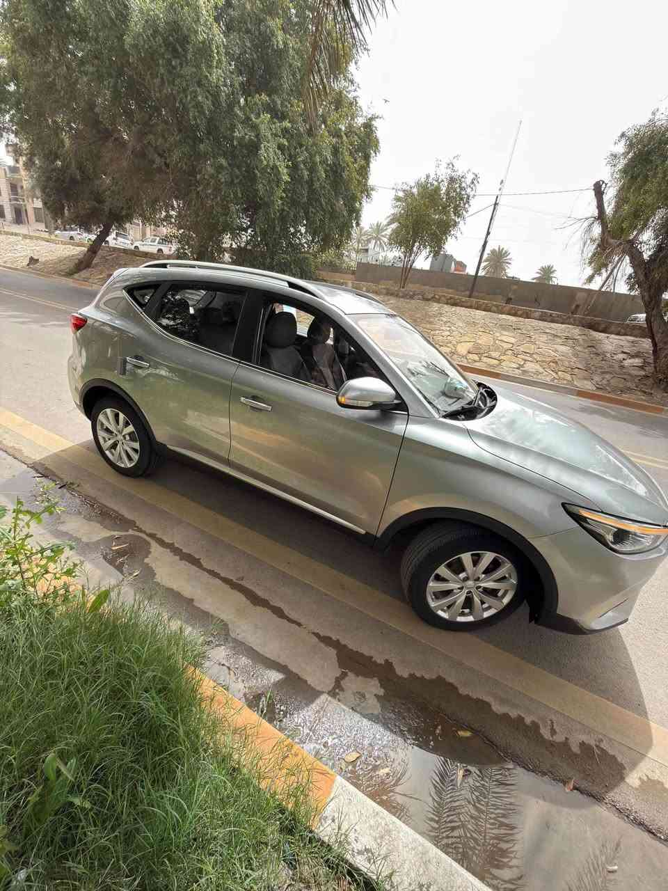1.5L i4
MG zs 2023 
STD 
مواصفات خليجيه
رادار خلفي 
كاميرا خلفيه 
دخول ذكي 
تبريد مركزي 
سياره بيها ضرر بسيط التفاصيل خاص 
السياره نظيفه جدا 
Apple car play & android auto
كير ومحرك مكفوله من الفتح 
السياره ماشيه 28,000km 
***********
