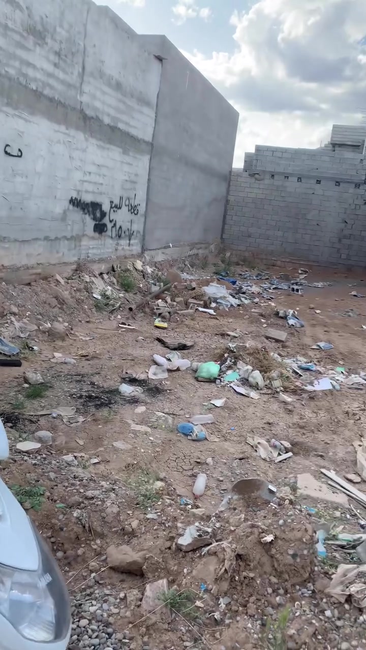 سلام عليكم عندي قطعه لل بيع عنوان كركوك حي بدر المساحه ١٥٠ متر  خدمات كامل واصل  للاستفسار ***********
