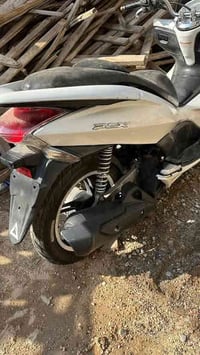 للبيع   pcx جيل اول ياباني مكينة 125  دراجة كاملة مكينة مكفولة  بس بيه...