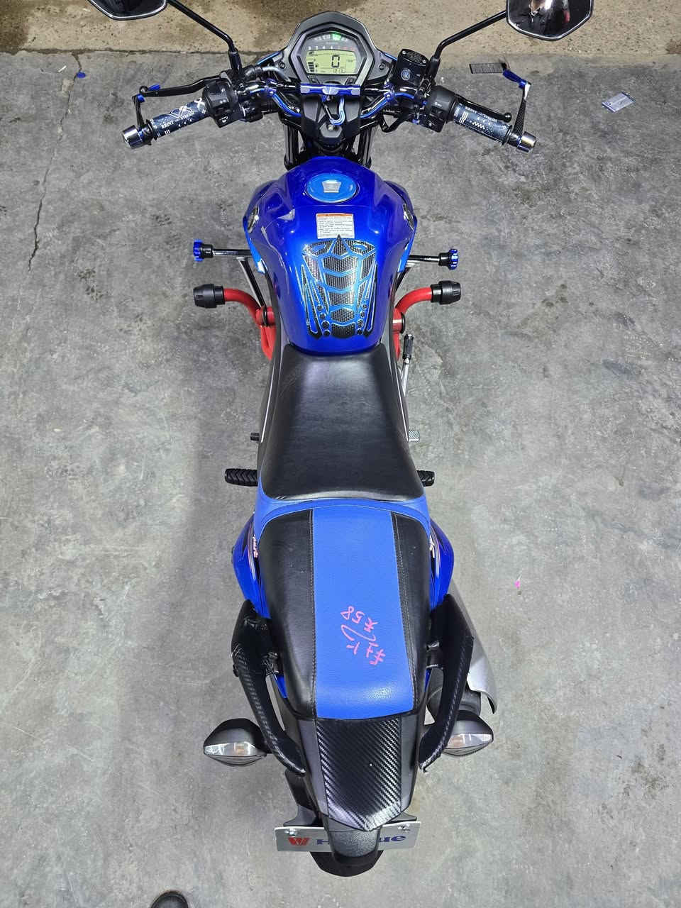 السلام عليكم
هاوجي للبيع موديل ٢٣ مشدود بنهاية ال ٢٥ صارلة شهر من مشدود 

بأسمي تحويل شوكت ميعجبك 

ماشي الف و٢٠٠ كيلو حقيقي تبديلة دهن وحدة 

بي غمازة خفيفة بالتانكي 

خط التاير مال الشركة بعدة بي 

مزودلة درع ٥٠ الف مال دي اف 

لايت زنون ب ٢٥ الف 

مغلف كشناتة ابغداد ب ٢٥ الف 

كاسحة ب ٢٠ الف 

وبعد تزويدات ماريد احجي بيهن 

السعر ١٩ ونص وبي مجال حك الجية 

الشراي يتصل مو يعامل بالتعليقات 

مكاني الرمادي الصوفية مقابيل مدينة العاب السندباد ***********
