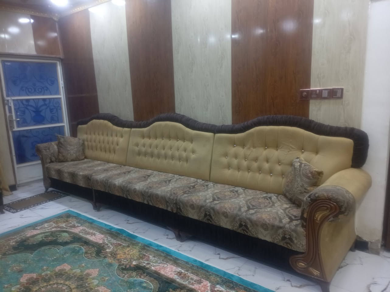 السلام عليكم ديوان للبيع ١٤متر مع كوشات السعر900وبي مجال مكاني عماره رقم *********** اتصال واتساب
