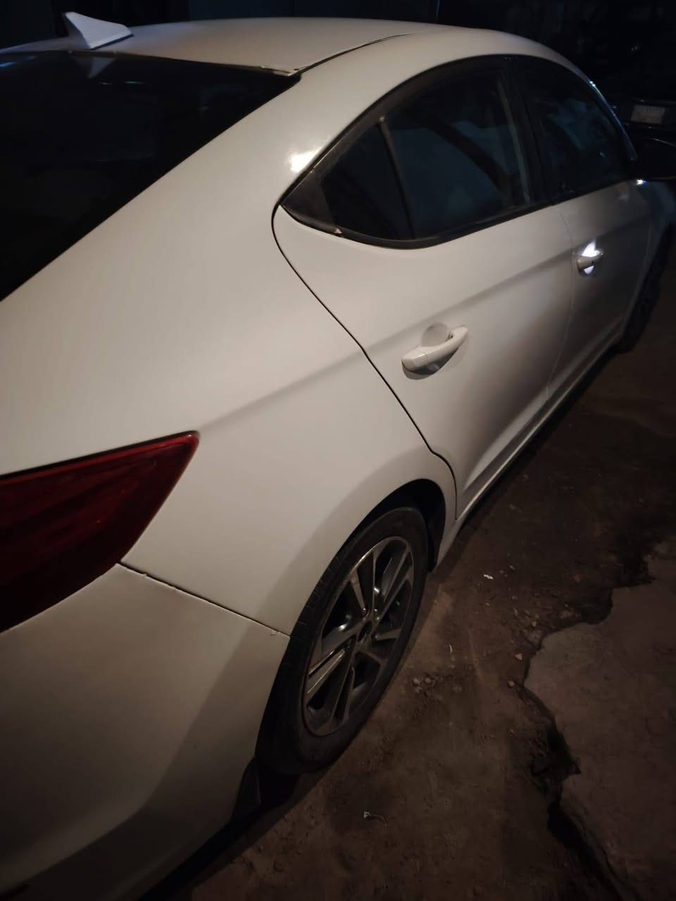 سلام عليكم النترا١٧مصبوغه حزام جماليه وبيهه تكشرات بل قمارالساره فول ما عده الفتحه ومكينه تيربر السعر١٠٠ وبيهه مجل والمكان كربلاء ***********
