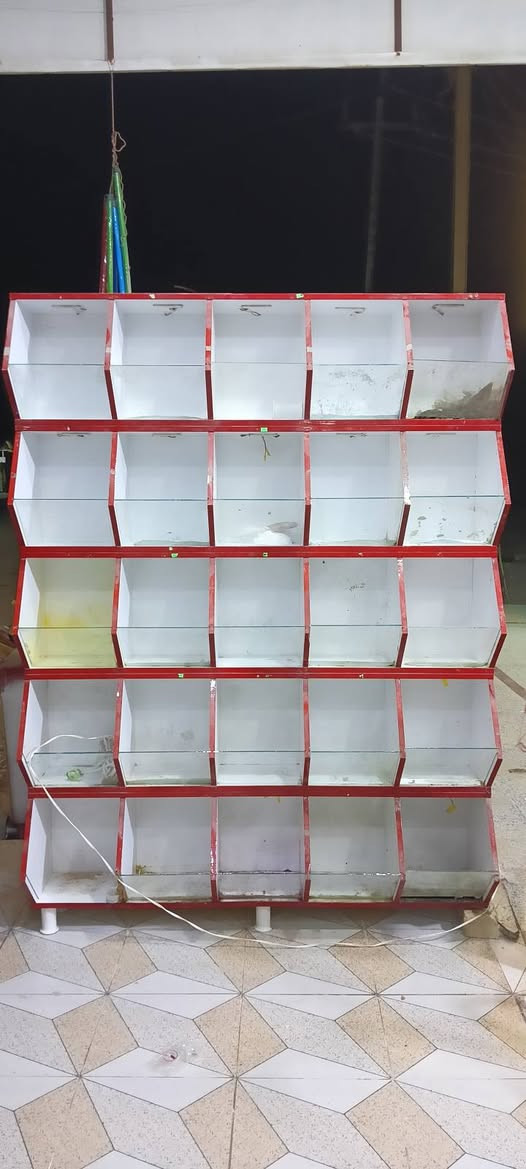 عارضة كرزات للبيع 
25عدد الخانات 
السعر 150الف
حيدر هادي ***********
