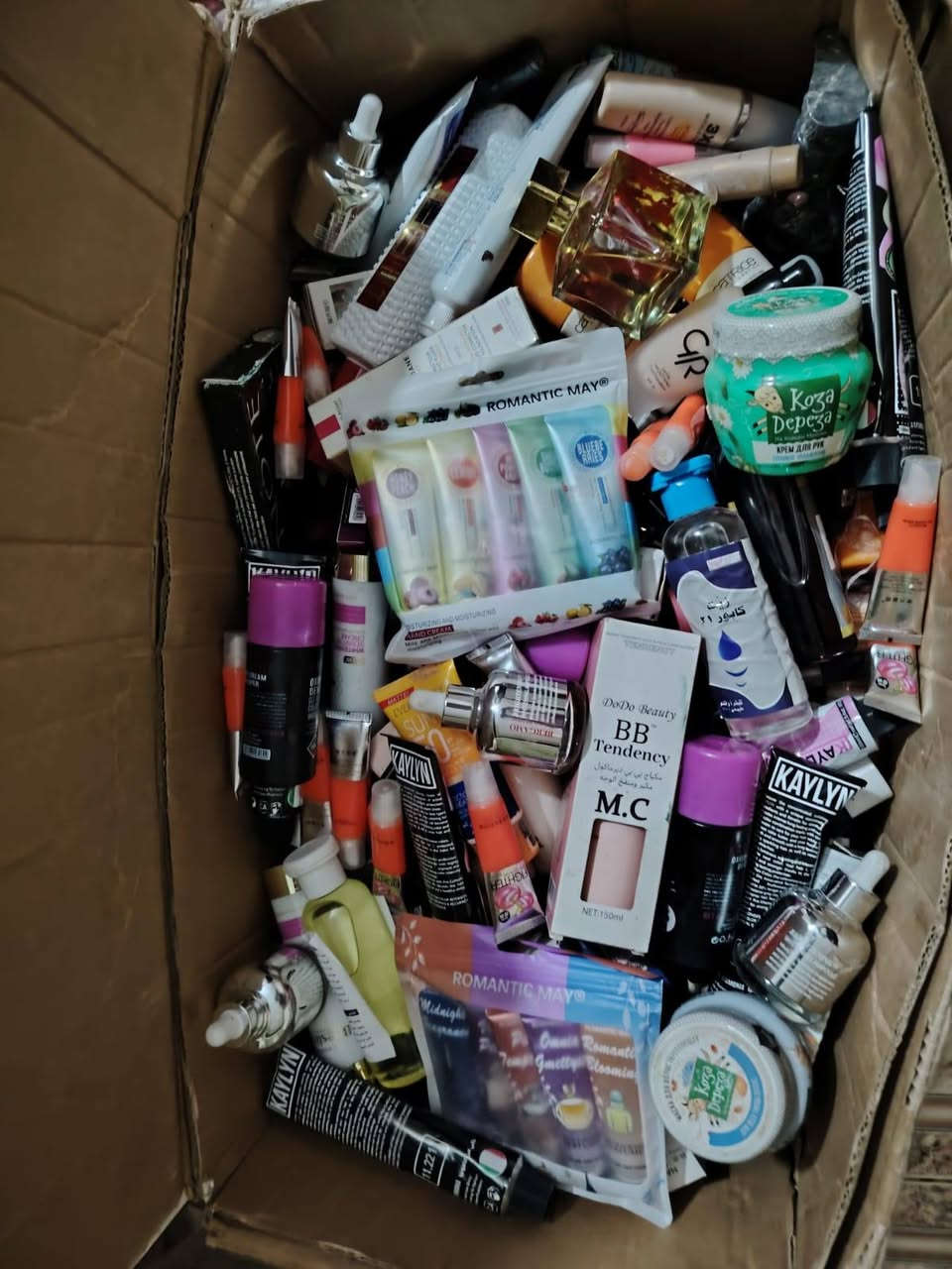 كراتين مكياج 
العدد تقريبا 250 قطعة واكثر  
السعر110 الف الكرتون متروس 
😉التوصيل مجاني لجميع المحافظات العراق 🇮🇶
***********
