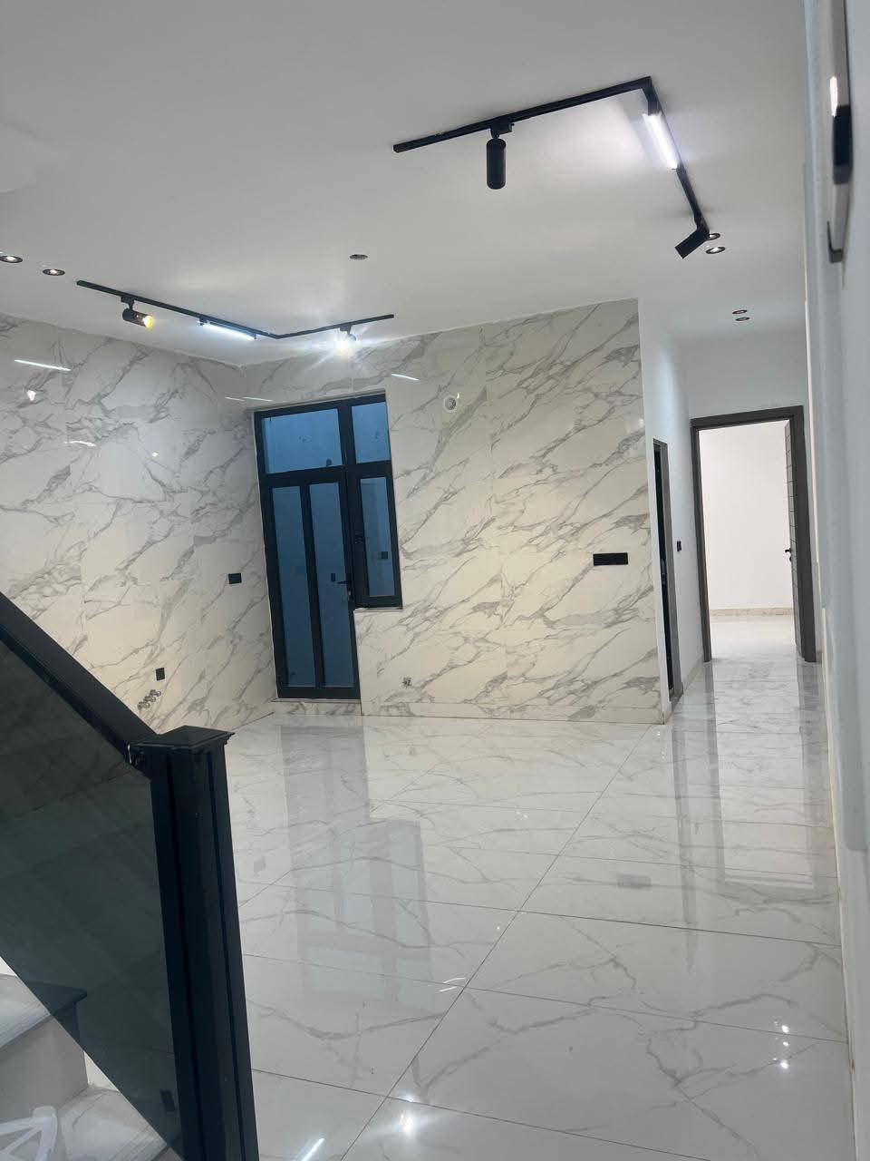 يوجد لدينا مشتملات للبيع🏡
بناء مشتملات حديث درجه اولى 🎖️
_________________
الواجهه{5} النزال {20}
_________________
كل مشتملات مساحه 
________________
((100)) م/((100)) م/
________________________
يحتوي مشتمل واحد على ::

يحتوي على+ خدمات +وغرف نوم ((3))
+وصاله+ ومطبخ+ واستقبال +وصحيات +ومنور
________________________

📍الموقع:: حي الجهاد 
📍منطقه الامانه ///وخلف معرض الصباح قريب شارع التجاري ::✅
________________________
المراجعه// (((مكتب الصادق للعقار))) 
الموقع// مكتب حي الجهاد 
على الشارع التجاري 
يم الكراج 
________________________
التواصل على الارقام ☎️

***********واتساب 📞

*********** تصل 📞
