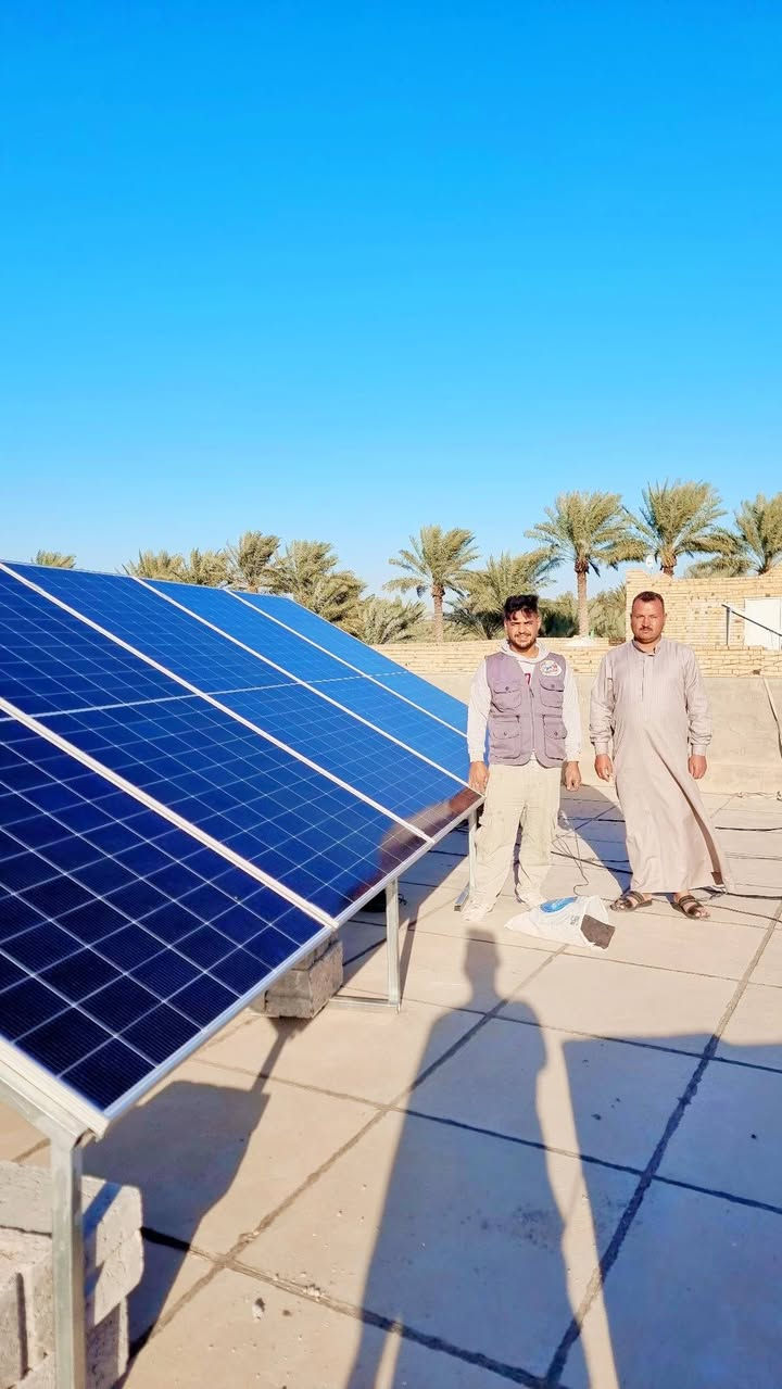 بسم الله الرحمن الرحيم
رغم ارتفاع الأسعار في الأسواق، ما زلنا حريصين على أن تبقى أسعارنا مناسبة مع الحفاظ على جودة المواد وضمان حقيقي نضعه بين أيديكم ليكون مصدر ثقتكم الدائم.
اليوم نشارككم تجربة ناجحة لكل من:
🔹 بيت الأخ علي مراد
🔹 بيت الأخ حسين مراد
حيث قرروا التخلص نهائياً من مشكلة انقطاع الكهرباء الوطنية ووداع المولدات للأبد، وذلك بعد تنصيب منظومتين طاقة شمسية بقدرة:
☀️ 10 أمبير نهاراً
🌙 8 أمبير ليلاً
مكونات كل منظومة:
1️⃣ جهاز فلستي 4KW مع WiFi
يدعم الربط الذكي والبرمجة عن بُعد لمتابعة المنظومة والتحكم بها بسهولة.
2️⃣ بطارية من شركة AMZ
خلايا EVE بعمر يصل إلى 8000 سايكل، ومجهزة أيضاً بـ منظومة إطفاء حرائق (لا سمح الله) لزيادة الأمان.
3️⃣ ألواح LONGi بقدرة 615W
عدد 5 ألواح لكل منظومة، مع جميع المواد والتوصيلات والهيكل الحديدي المغلون عالي الجودة.
💳 يتوفر البيع بالتقسيط أيضاً.
للاستفسار والحجز:
📞 ***********
طاقة شمسية… راحة دائمة وكهرباء بدون انقطاع.
