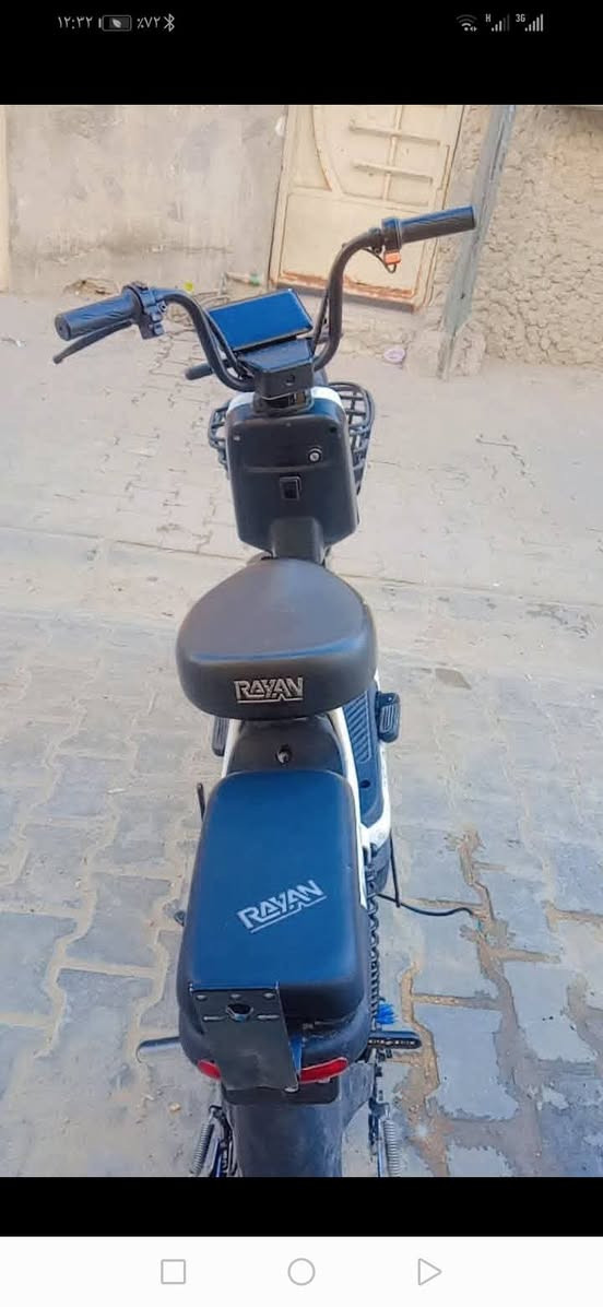 دراجه شحن
حجم14
بريك امامي وخلفي
3سرع السرعه40
تايرات جدد
اشاير يمنه ويسره
لايت ضعيف وقوي
المسافه50كيلو
السعر 195وبيهه مجال بسيط
 ومامستخدمه هواي
العنوان بغداد الشعله 
رقم الستفسار***********
