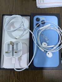 ايفون 13 • شاحن اصلي • ملحقات