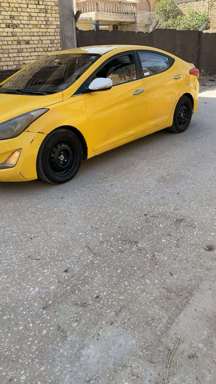 السعر ٧٩  النتره ٢٠١٢ بسمي ستوني حولته نكليزي مصفره من كلشي بسمي مباشر 
كير ومكينه مكفولات جاهز السياره تكسي تخم تاير كرهبايات كله جاهز ضربه جاملغ الخلفي بصيط
***********
