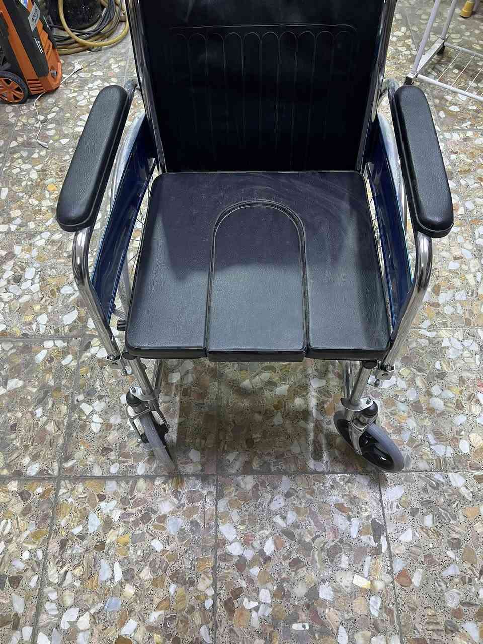 سلام عليكم عربانه لذوي احتياجات الخاصه تستعمل شارع وتستخدم داخل البيت (عربانه حمام) تستحمل وزن ١٥٠ كيلو 
عنون بغداد حي العلام مجاور مجمع علاء رقم ***********

يوجد خدمت توصيل كافت محافضات العراق🚚
