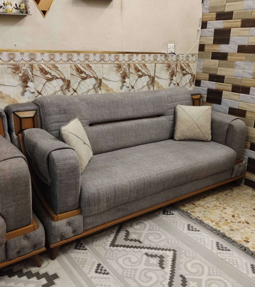 تخم تركي مودرن ١٠ مقاعد تصميم حديث قوي تكمة ثكيل خشب بلوك وسيورة داير فريم اسفنج طبي بلوستر ظغط سوفت قماش تركي نوع خاولي استخدام قليل اخو الجديد شخط ما بي نظافتة ١٠٠ ٪ نظيف جدا مبي اي ضرر... ٦٧٥ وبي مجال بسيط للشراي


**إذا كنت صاحب هذا الإعلان وتريد حذفه لأي سبب، رجاءا أرسل رسالة إلى الدعم الفني**