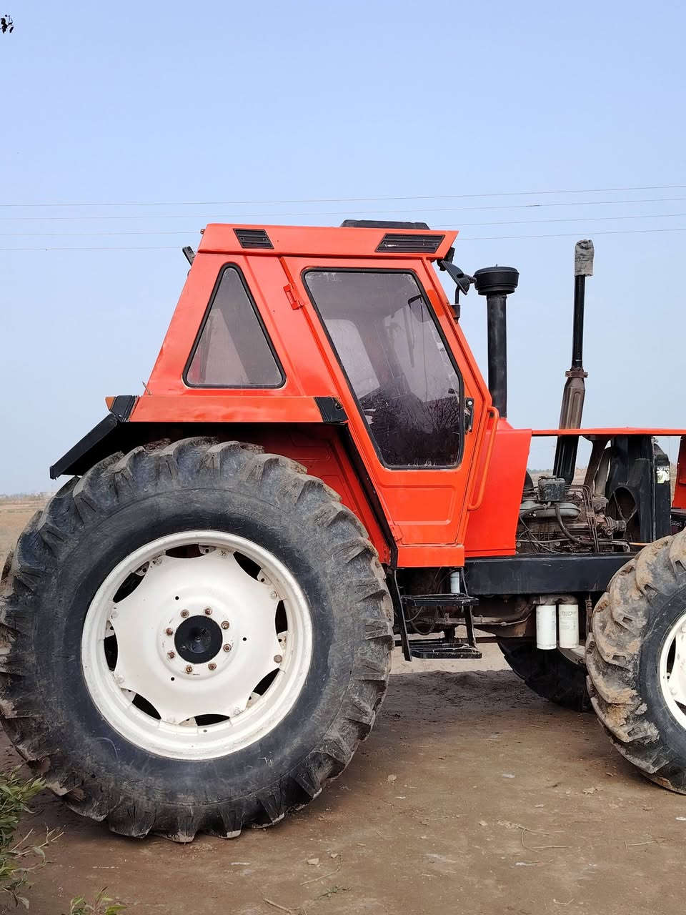 السلام عليكم مكينه فيات 1180 جاهزه هيه ومعداتها وياها دسك ٢٤ تركي وفدان ١٤ تركي ما بي قطره لحيم السعر ٤٥ وبيهه مجال قليل للإستفسار الاتصال على الرقم ***********... مكان واسط قضاء الحي.
