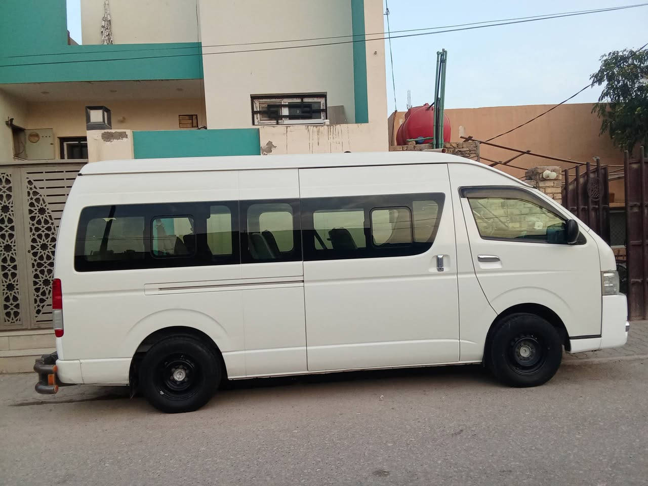 السلا عليكم هايس موديل 2018مكفولة ما عدة طخات بسيطة تحويل ثاني يوم السيارة وضع الشركة مكينة جديدة للستفسار***********
