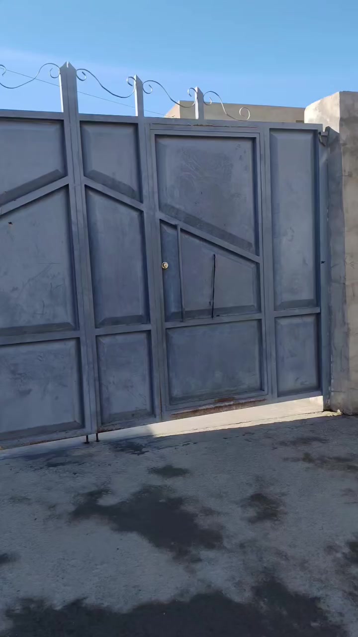 🏠 وصف العقار: بيت للبيع 
• موقع على طريق كسر المحراب بالقرب من مدرسة الراشد الابتدائية.

• البيت قريب من الشارع العام 75 متر 
• مساحة الأرض: 650 متر

• مياه حلوة متوفرة.

📞 للاستفسار والتواصل:
🔹 ***********.  !!!  ***********//
