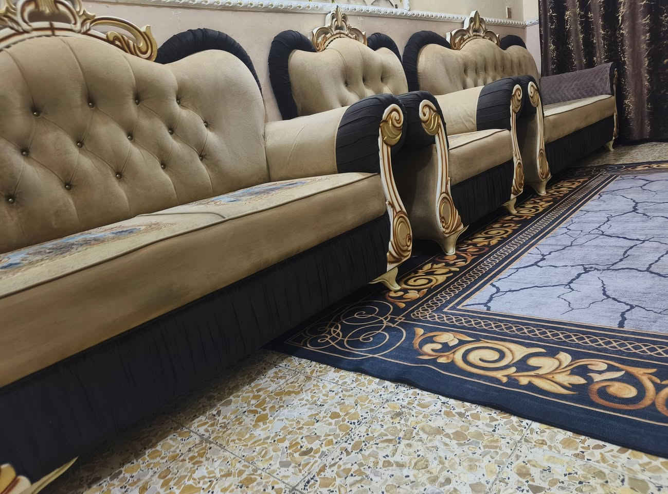 السلام عليكم تخم تاج 10 مقاعد  كامل ونضيف شغل درجة أولى ويا 8 كوشات وتلبيسه مالته 600 وبي مجال بسيط


**إذا كنت صاحب هذا الإعلان وتريد حذفه لأي سبب، رجاءا أرسل رسالة إلى الدعم الفني**