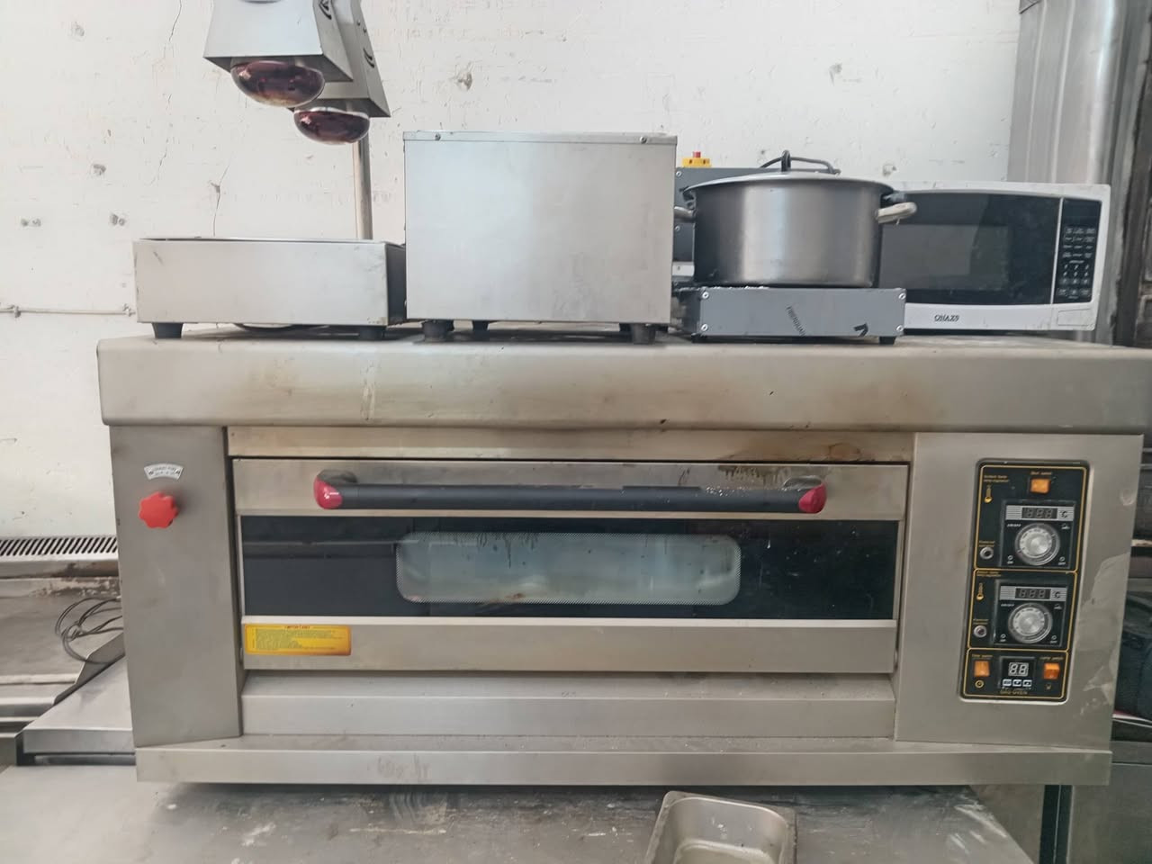 مستعدون لتجهيز المطاعم بكافه المعدات جديد ومستعمل الاستفسار اتصال او واتساب ***********
