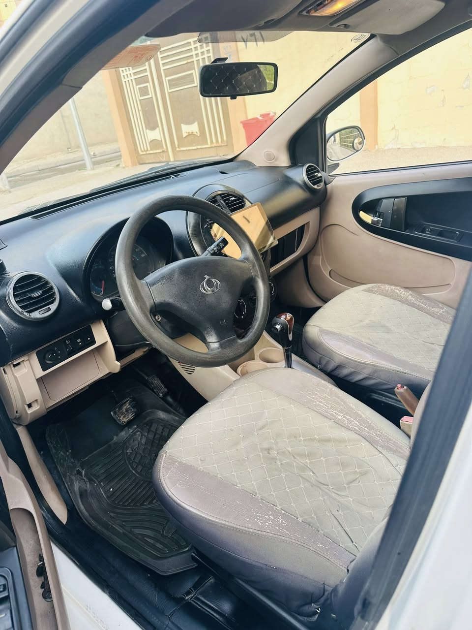 بانده موديل 2013كيرتوماتيك  ومحرك وكير  شرط مابيها ضرر تبريد شغال  السيار بسمي كابون بانزين بيها. طخم ورا وكدام شرط.   
السعر ٥٥ بيها مجال بسيط 
الاستفسار ‭٠٧٧٣ ٢٨٢ ٦٣٨٣‬
