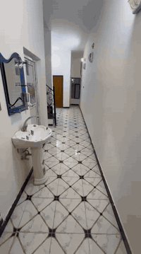 دار للبيع 100حي النداء 
منطقه ال58 
قريب جدا عله شارع الكفيل التلبيط جدا 
بناء جديد طابوك النهروان 
طابقين 
الطابق الثاني سويتين يعني غرفتين وصاله ومطبخ عدد 2وصحيات عدد 2 للاستفسار الاتصال على الرقم 
***********
