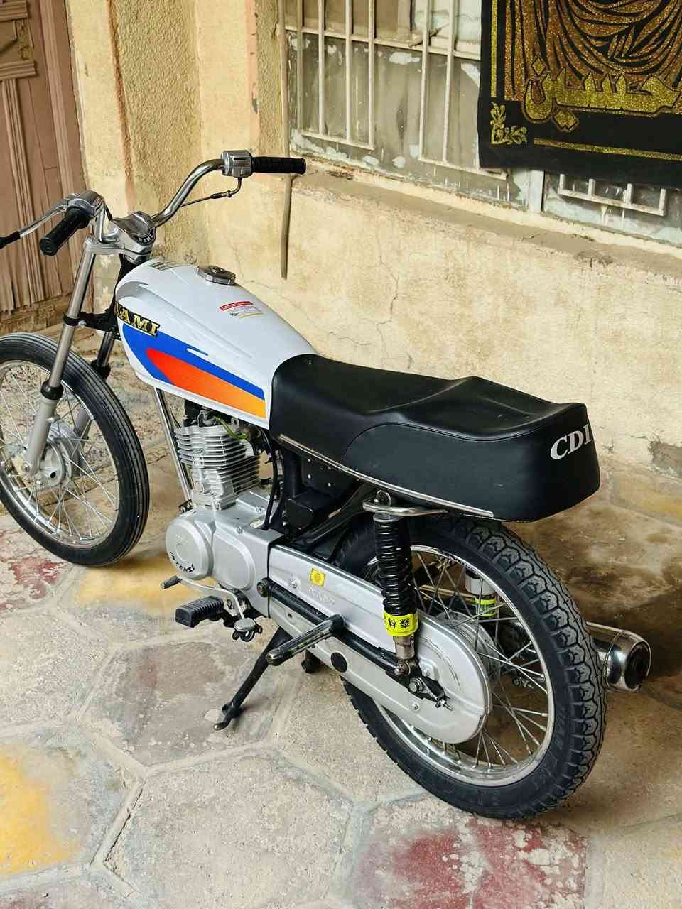 السلام عليكم دراجه البيع تعميره 26 كلهه اتنس دراجه كله اصلي كفاله عامه دراجه شاصي موديل 20 وكيله سما بغداد مداور بنفس دقيقه سعر 825 وبيه مجال حك جيه مكاني نجف حي جمعيه رقم ***********
