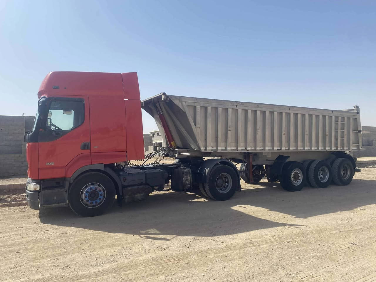 رينو 2002 گير عادي حجم 385 پمپونوزل  بۆدی فافۆن دوو دنگیر جووت تایر مع سحال تاک تایر دنگیر گەورە +جەگ گەورە + تاقم تایر لۆک
*********** واتساب
