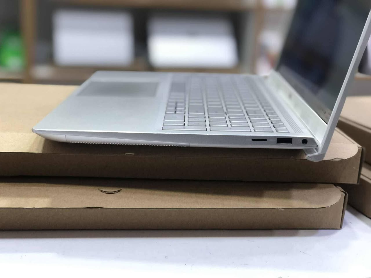 يفيد جدا ل الاعاب و التصميم و برامج الهندسية...
المواصفاتة
شاشة لمس
Dell Inspiron 15 
Core i7-10750H
Gen 10 جيل العاشر 
Ram 16gb ddr4 
Hard 512 GB SSD 
Screen 15.6 fhd
Touch screen 
VGA Nvidia gtx 1650TI 4Gb كرت الشاشة الخارجي 
 +8 gb intel كرت الشاشة الداخلي 
 hdmi منفذ 
Type C + sc card منافذ 
Windows 11 pro

❤️السعر 760 الف دينار❤️
الملحقاتة الشاحنة اصلية و
الجنطة
ماوس وايرلس
وصل ضمان موجود
***********
مكاني قضاء كلار. السليمانية
التوصيل متوفر لكل محافضات العراق
