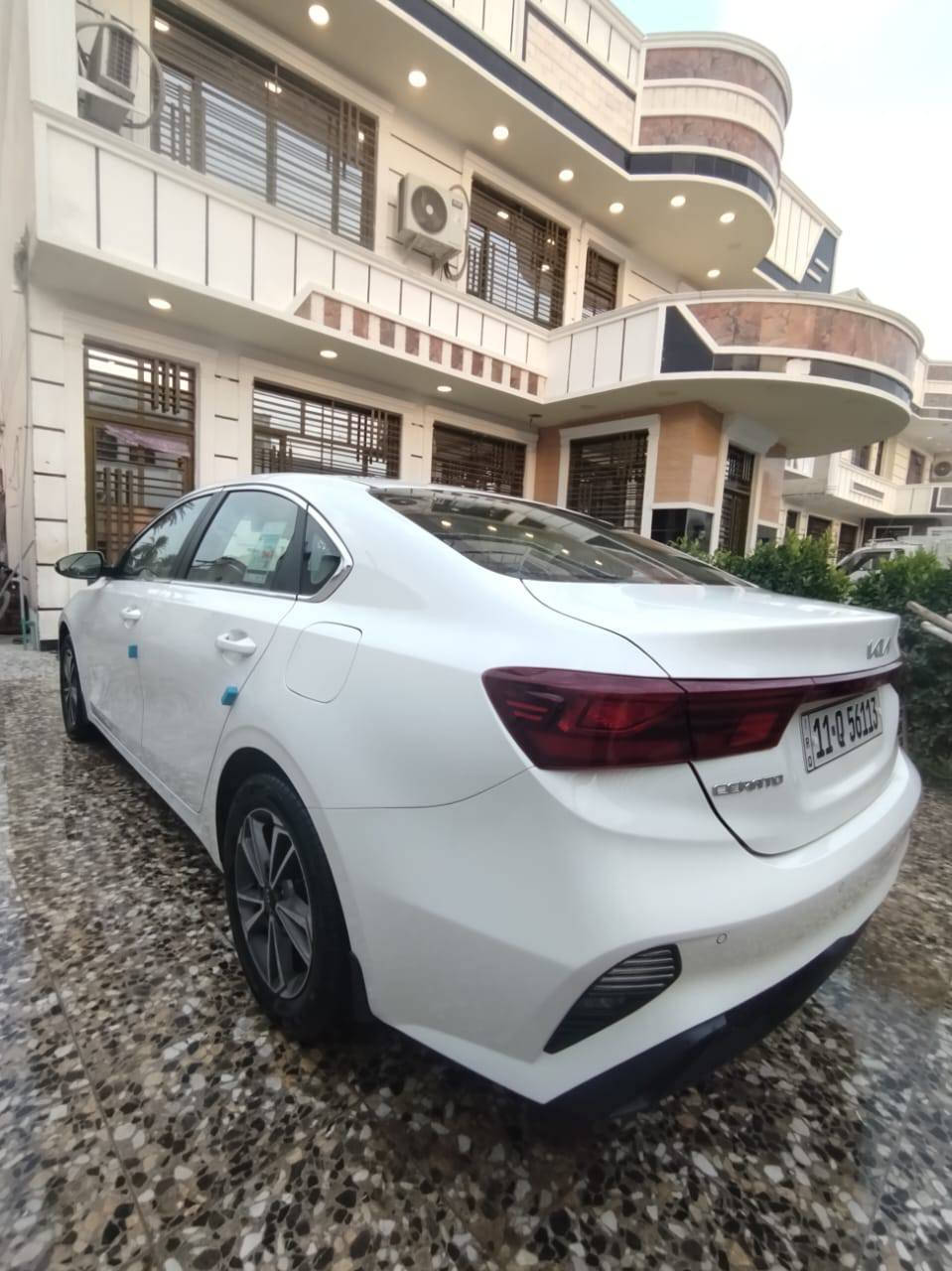 السلام عليكم للبيع سيراتو موديل 24 ضمان شركة الدولية
مواصفات 
فتحا 
مري شفط 
اشاير بل مري 
داخل لونين 
ماشية اقل من 10 الف السيارة جديدة على وضع الشركة مكفولة كفالة عاما مكينة 1600 مكان السيارة بغداد الشرطة الخامسة السعر 186 الاتصال على الرقم ***********
