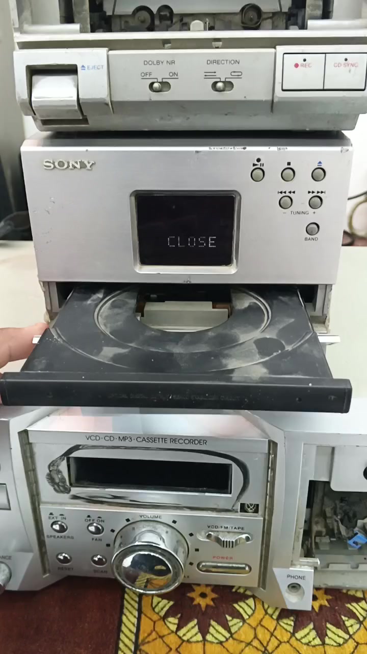 السلام وعليكم جهاز سوني وزن ثقيل جداً طابقين يشغل قرص وكاسيت بس ماعرفله شغال سعره 25 متوفر توصيل


**إذا كنت صاحب هذا الإعلان وتريد حذفه لأي سبب، رجاءا أرسل رسالة إلى الدعم الفني**