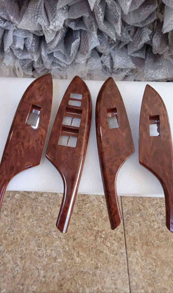 السلام عليكم...  غراض كورلا للبيع...
دكت تبريد ابو الساعة 25الف... 
سلف كورلا خليجي 50الف... 
فرارات تبريد 30الف.. 
فسفورة لد دعامية 15الف.. 
بك لايت كورلا من 2009ل 2013تخم. 65الف... 
ولف حماوة اصلي 15الف... 
صاجيات دكم جام. تخم 35الف.. 
حصيرة دعامية خلفية 15الف.. 
لد سويج 15الف... 
نيكل تحت ابواب 25الف.. 
نيكل شباك خليجي 15الف... 
مطريات فوك. جام 25الف تخم... 
بلوجتكرات كزاز15الف.. 
شريط. استيرن ابو فسفورة 15الف.. 
جوين عطسه شوته... 30الف.. 
كايد ابواب واحد. 10الف.. 
رموش لايت نيكل زوج 15الف.. 
سفيفة جنطة 25الف.. 
يدات داخلية تخم 55الف.. 
كوع ماء فافون 15الف..  
موجود توصيل لجميع المحافظات.. ***********
