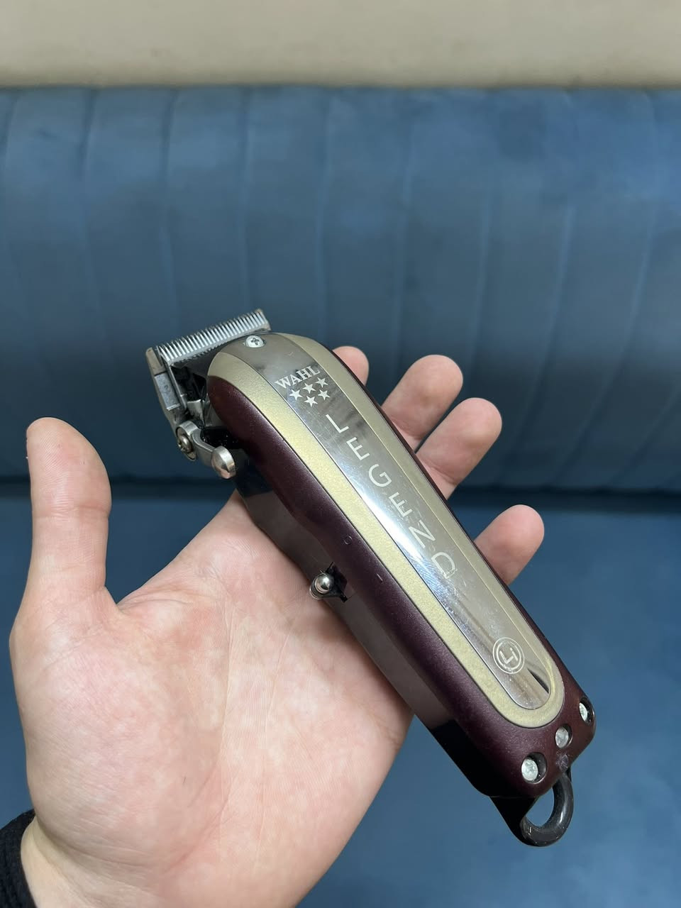 مكينة wahl legend  اصلية استخدام قليل جداً مبدل بيها شفرة اصلية مال تفصيخ والشفرة القديمة موضحة بالصور غراض كاملة وياها الجنطة هدية 
السعر ١٠٠ الف قفل اخذتها ب٢٠٠ الله شاهد
سبب البيع طالب و غير متفرغ لذلك ترك المهنة


**إذا كنت صاحب هذا الإعلان وتريد حذفه لأي سبب، رجاءا أرسل رسالة إلى الدعم الفني**