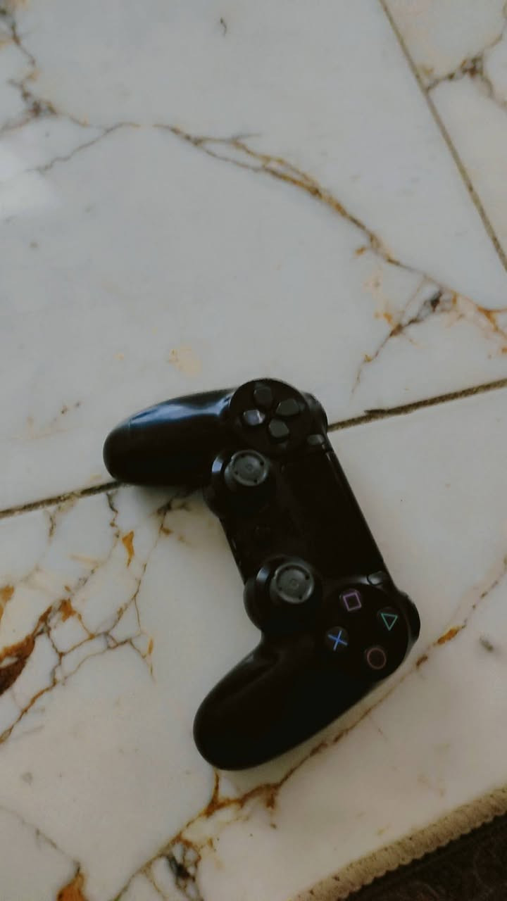 جوستكات اثنين ابلي فور وحده شغاله ما بيهه شي والثانيه يرادلهه بس بطاريه تشتغل


**إذا كنت صاحب هذا الإعلان وتريد حذفه لأي سبب، رجاءا أرسل رسالة إلى الدعم الفني**