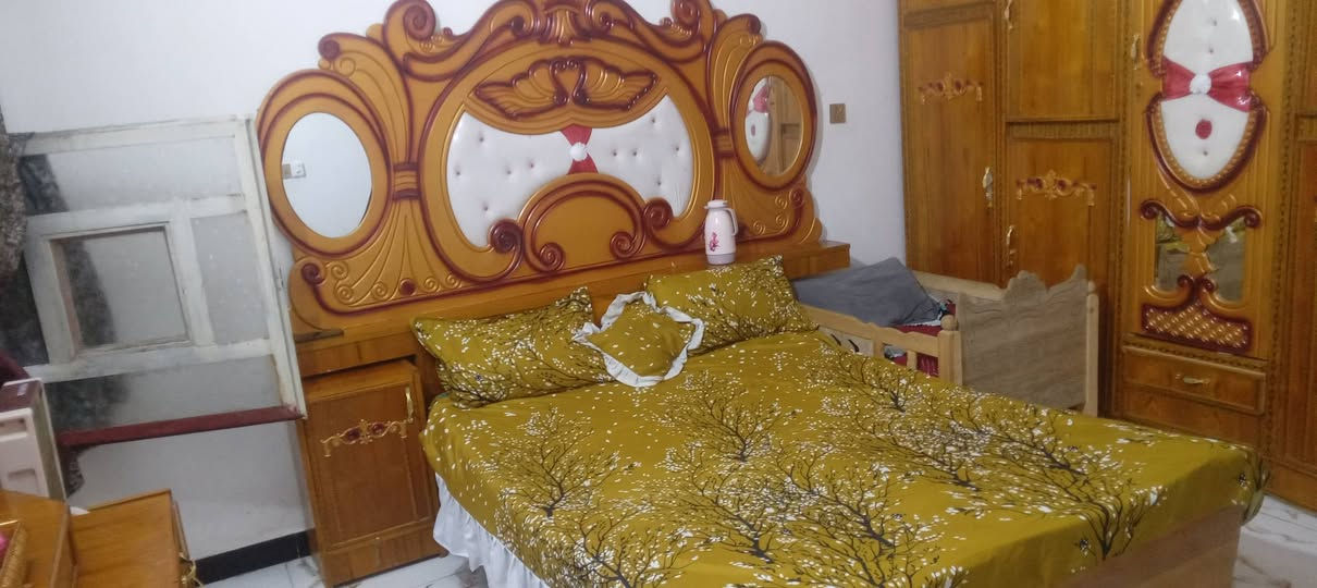 غرفه لبيع مستعمله شي قليل حلوه ونضيفه تجي وتشوف بعينك سعر خاص
اي ستفسار خابر وتدلل ***********مكاني حيور سبع قصور
