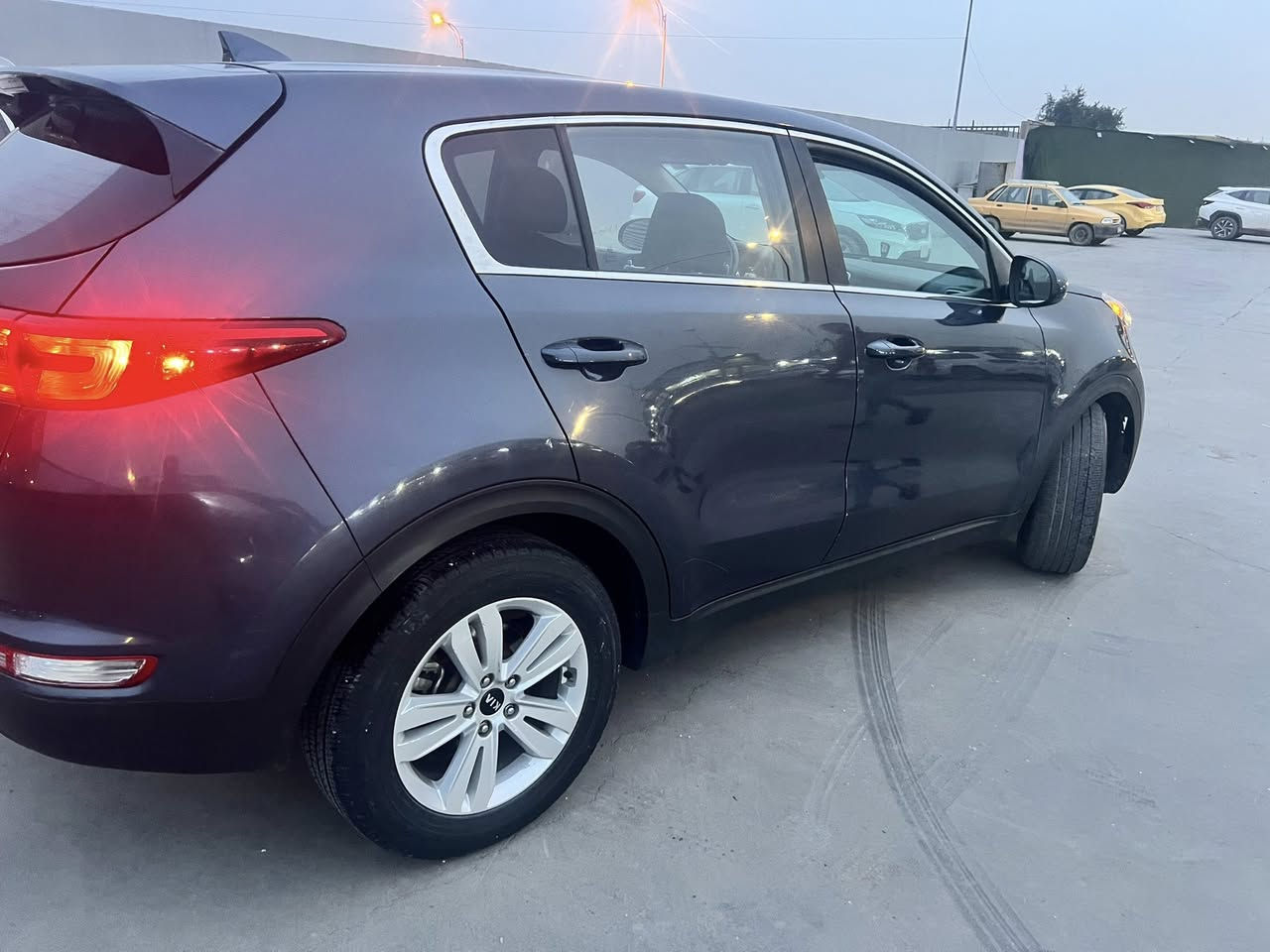 السلام عليكم سبورتج امريكي ١٩
حادثها جاملغ وشوي من البنيد
موصفات /عادية قطعتين تبريد تحكمات 
ماشيه ٦٠الف 
سيارة بسمي رقم وهزه وسنوية جديد
كير ومحرك مكفول بلادي 
صور الحادث موضحه مع الصور والسونار .
السعر /١٤٥
الاستفسار الاتصال /***********

حادثها /جاملغ وشوي من البنيد 
محرك /٢٤٠٠
موصفات /عادية قطعتين تبريد تحكمات 
ماشيه ٦٠الف 
سيارة بسمي رقم وهزه وسنوية جديد
كير ومحرك مكفول بلادي 
صور الحادث موضحه مع الصور والسونار .
السعر /١٤٥
الاستفسار الاتصال /***********
