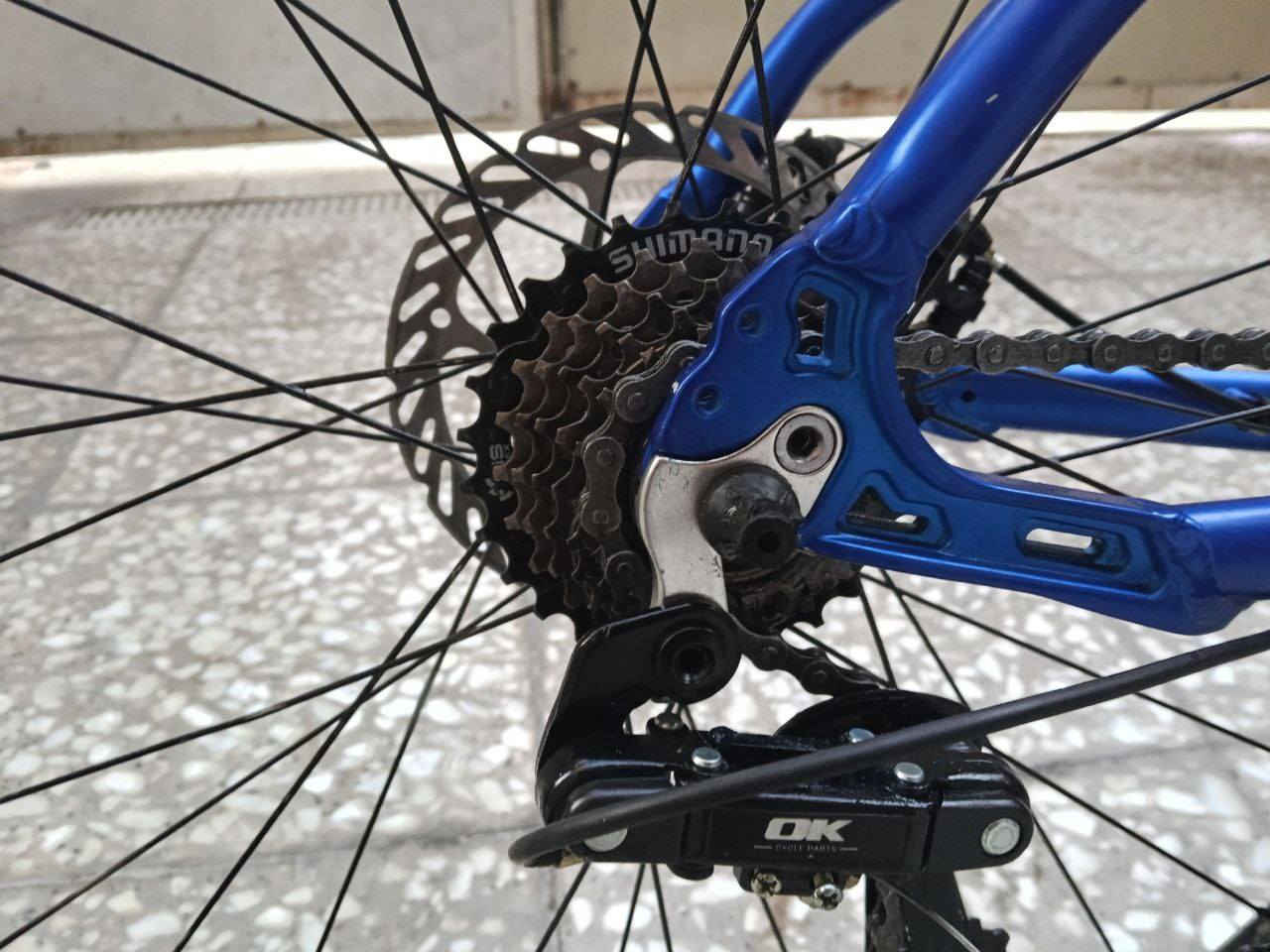 🚲 بايسكل BRABUS للبيع 🚲
🔹 الماركة: BRABUS
🔹 الصناعة: تشيلي
🔹 الفريم: ألمنيوم (خفيف وقوي)
🔹 يتحمل وزن لحد 140 كغم
🔹 المكينة: Shimano
🔹 البريكات: Shimano
🔹 نظام المكينة: 3×7
🔹 الإطارات: Tubeless (جوبلس)
📌 ملاحظة:
العكرب مبدّل وغير نوعية (الباقي أصلي ونظيف)
🛒 البايسكل مشتَرى من معرض تيزاب
⏱️ استخدام قليل وحالته ممتازة
💰 السعر: 190 وبي مجال
📍 المكان: حي الجهاد – الشيشان
📱 واتساب: ***********
