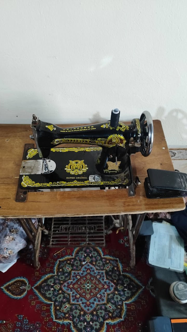 ماكينه خياطه فراشه درجه اولى نظيفه السعر 60 العنوان الهارونيه رقم الهاتف ***********
