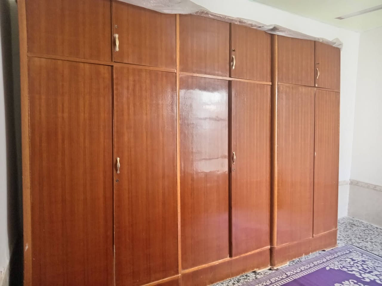 كنتور ٦ أبواب طابقين  بوفيه ٣ متر كاونتر ٣ متر للاستفسار الاتصال على الرقم ***********
