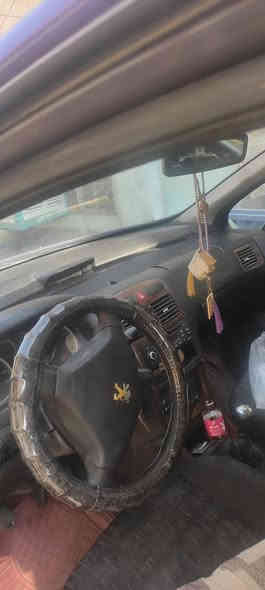 بيجو 2003/307 لون مميز كيرعادي  جام كهرباء محرك وكير وكلج  جديد صبغ. حزام مازدات جديده بس ريرادله حداديه السعر 42/الاتصال *********** تحياتي
