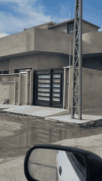 بيت للبيع مساحة ١٠٠ م مربع ركن شرؤق بالتربية الرابعة الفرع الي بظهر سايدين ثلاثين غرفة نوم جوة وغرفة فوك البيت كامل بس مرحلة ثانية كهربائيات ومجاري ناقصه الغرفة الفوك مصبوبة فقط البيت مو شغل مقاول بناء احسن المواد
مطلوب للجمعية ١٤ مليون 
سعر البيت ٨٣ وبي مجال ماعدا الأقساط
الاتصال ع الرقم *********** لاي استفسار
