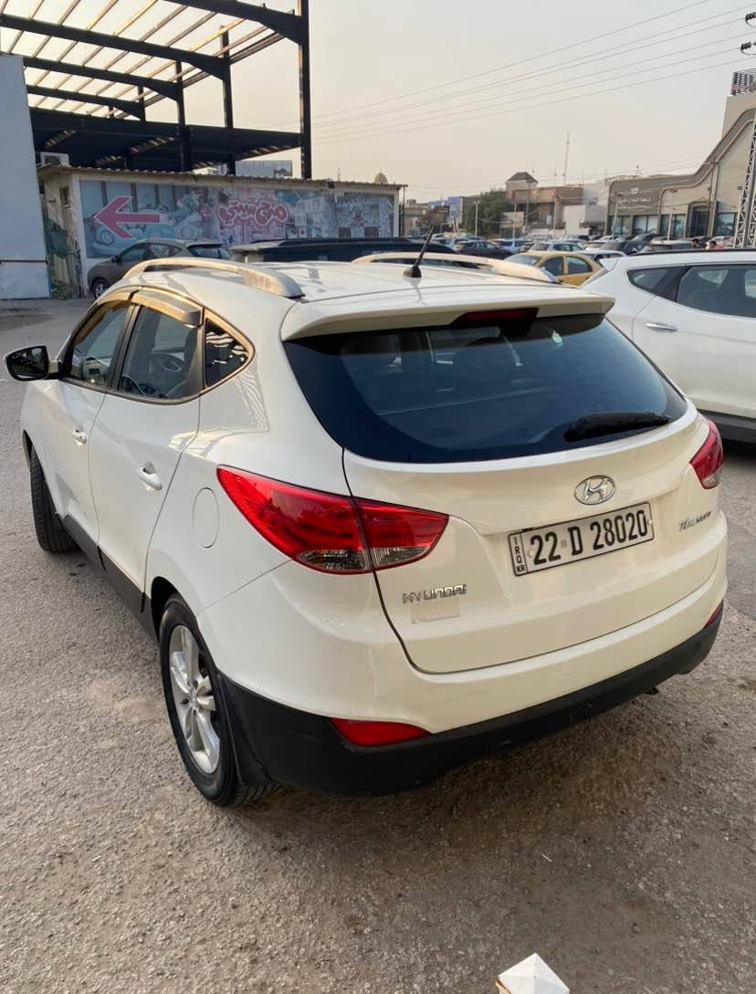 توسان ٢٠١٢ خليجي  
محرك ٢٠٠٠ دوش ماشيه ٢٢٠ الف 
السياره نظيفه ومرتبه فقط بيها بارد بالباب السايق وباب النفر يحتاجله بارد 
السياره مكانها النجف  
*********** 
سعرها ١٣٠ قفل النجف, العراق
