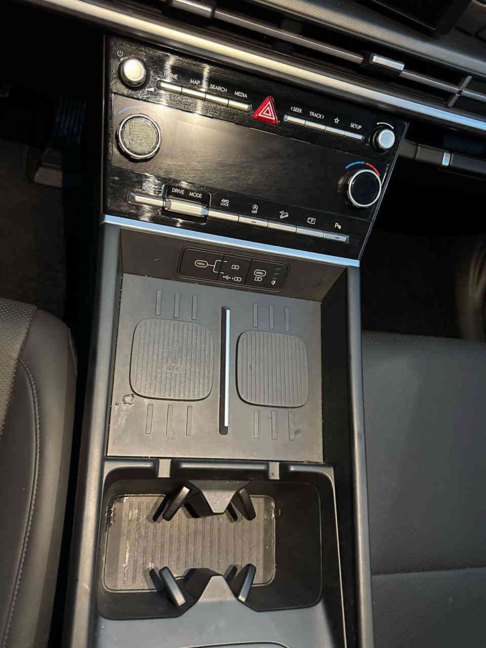 هونداي سنتافيا 2024 XRT فول مواصفات
وارد امريكي زيرو ماشية 3 الف مايل فقط
مواصفاتها 
كير تعليك
فور ويل
بصمة ابواب وبصمة تشغيل
صندوك كهرباء
هندبريك بصمة
شاحن واير ليس
فتحة سقف
كشنات جلد 
حساسات امامية وخلفية
رادارات امامية وخلفية وجانبية
فول تحكمات استيرن
ثلاث قطع تبريد
سبعة راكب
شاشة لمس
اربعة أنظمة قيادة
السياره جديده
السياره حره بدون ارقام وباسمي 
السعر 255 صور الحادث مرفق بلمنشور 
***********
