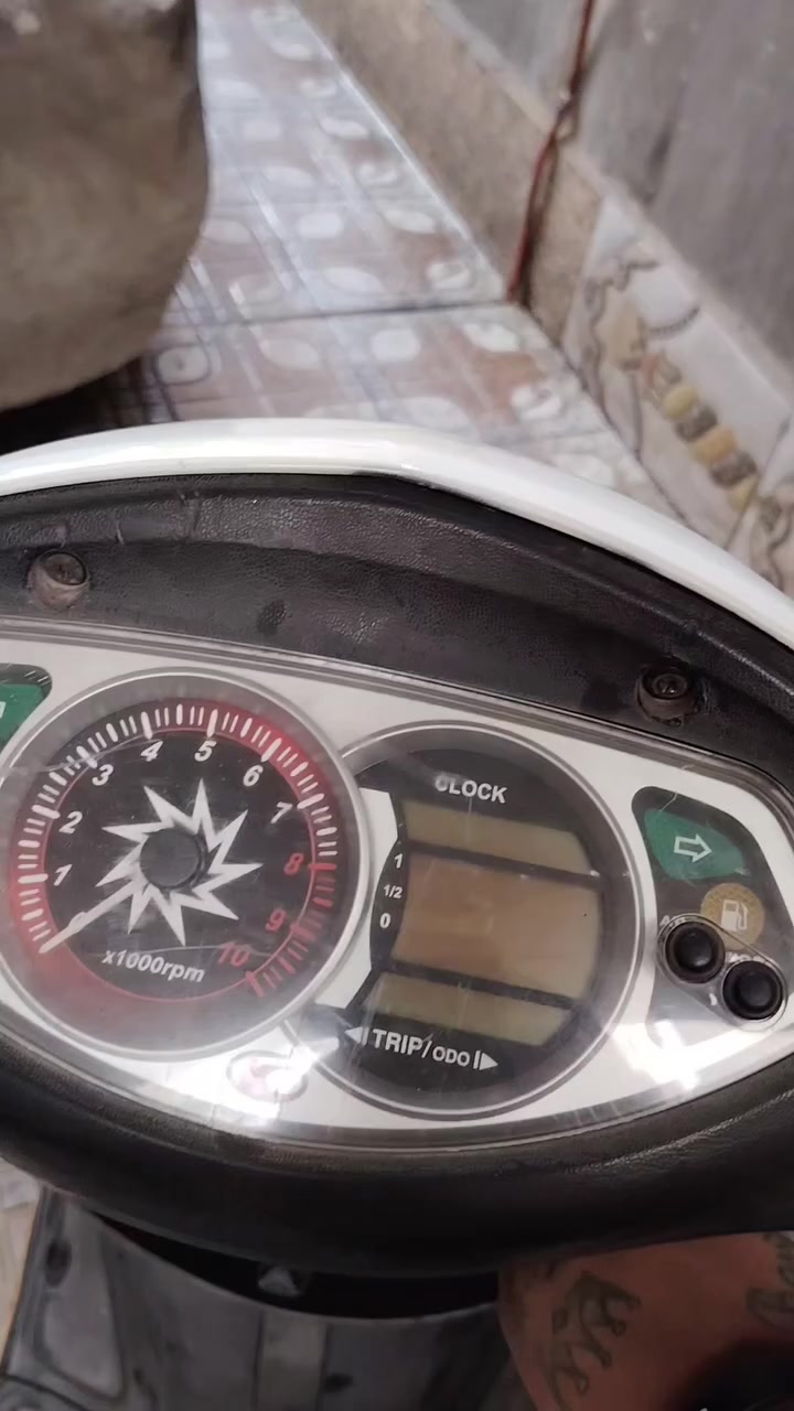 سلام عليكم دراجه كامكو جي فور مال حاوية دراجة كهربائيات كلها شغال دراجه شلعه ومعدل فول دراجه نضافه فول دراجه مامفتوحه دراجه حلوه نضيفه دراجه كل نقص مابيها دراجه صارلها 20 يوم من طالعه من الوكيل مكاني نجف السعر 575 وبيها مجال الرقم ***********
