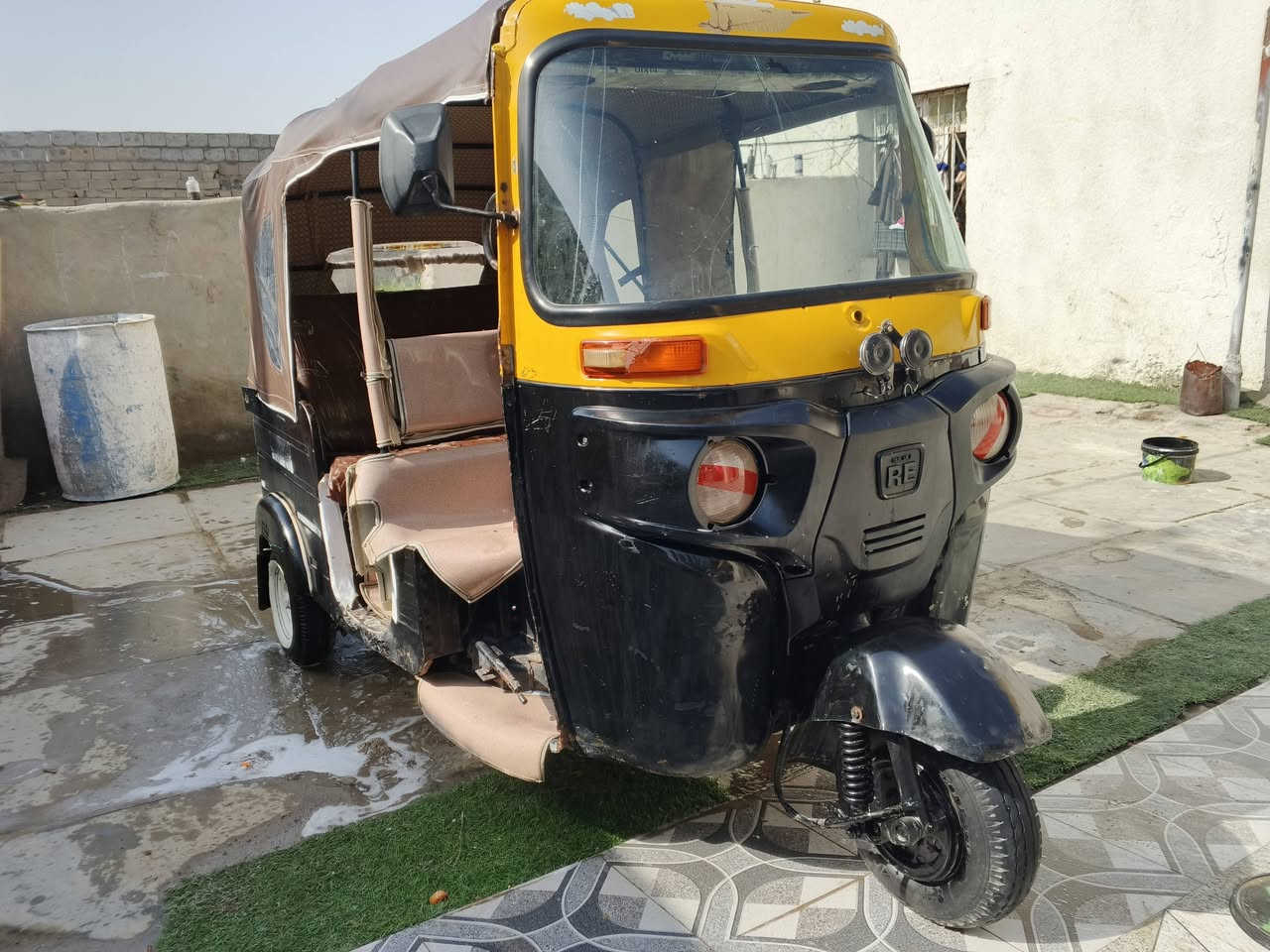 سلام عليكم تكتك للبيع موديل 15معمره جديد مكينه تايرات كهربائيات كله جديد مكينه مال 21 دراجه جاهزه مكاني ناصريه ***********
