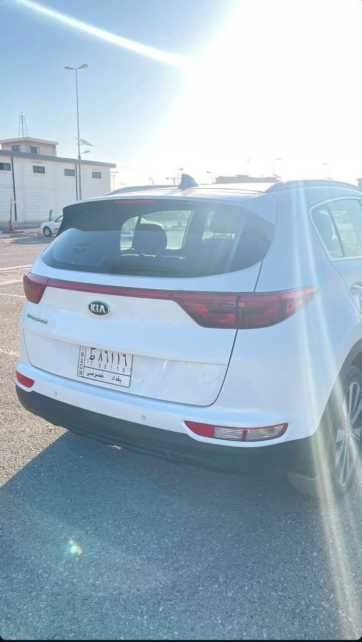 السلام عليكم 
للبيع سبورتج 2017 خليجي 
فول مواصفات للاخير 
رقم بغداد مميز
بصمه 
بصمه ابواب 
جنطه كهرباء 
محرك 2000دوش
كراسي كهرباء
مانع انزلاق 
اوتوهولد
هندبريك بصمه 
تبريد بيانو
شاشه لمس
حساس امامي خلفي
بنوراما
وبعد بيها خير من الله مواصفات 
السياره مكفوله من الصبغ والتبديل بيها فقد بارد باب السايق وبيها ملاحضات بسيطه شخط وسونر موجود الي يريد يراسل خاص ادزله سونر السعر 190 وبي مجال  للاستفسار *********** العنوان بغداد الغزاليه بغداد, العراق
