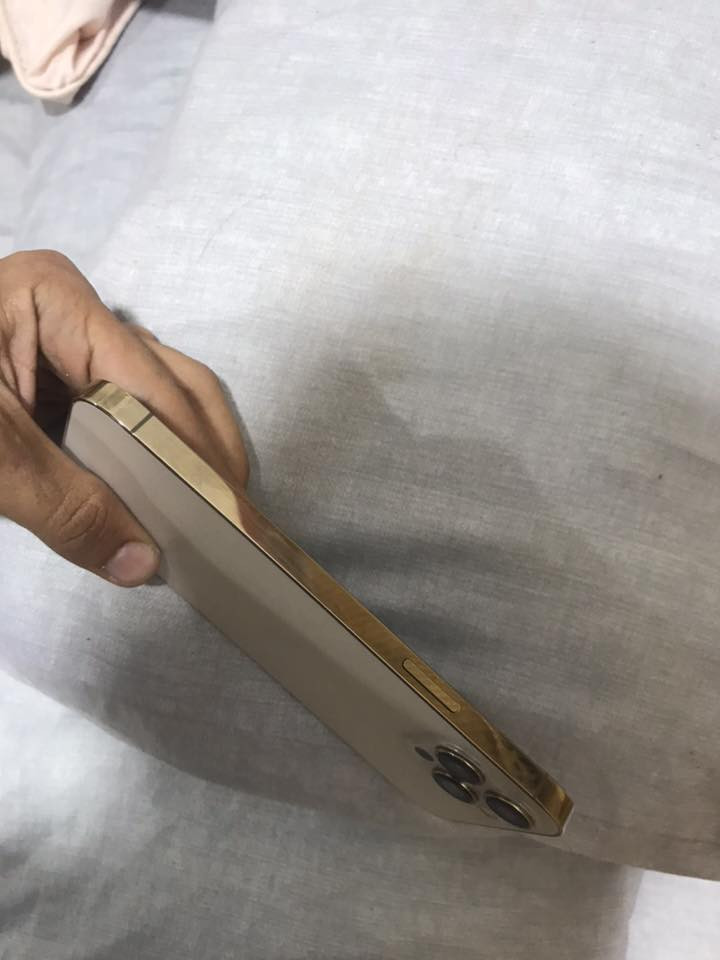 السلام عليكم ايفون 12 برو ماكس ما مفتوح ولا مبدل بيه اي شي اخو الجديد100% ويا جميع ملحقاتة شراي راسلني ***********
